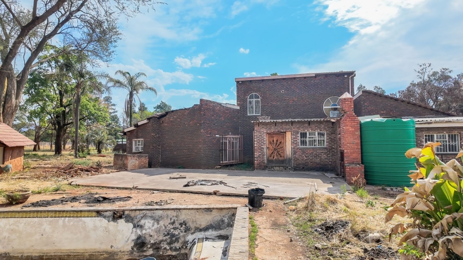 5 Bedroom Property for Sale in Rustenburg Rural North West